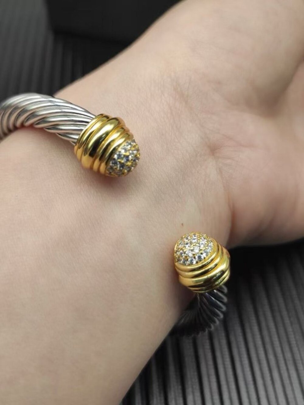 95% NEW David Yurman Round Head Bracelet - Picture 3 of 6
